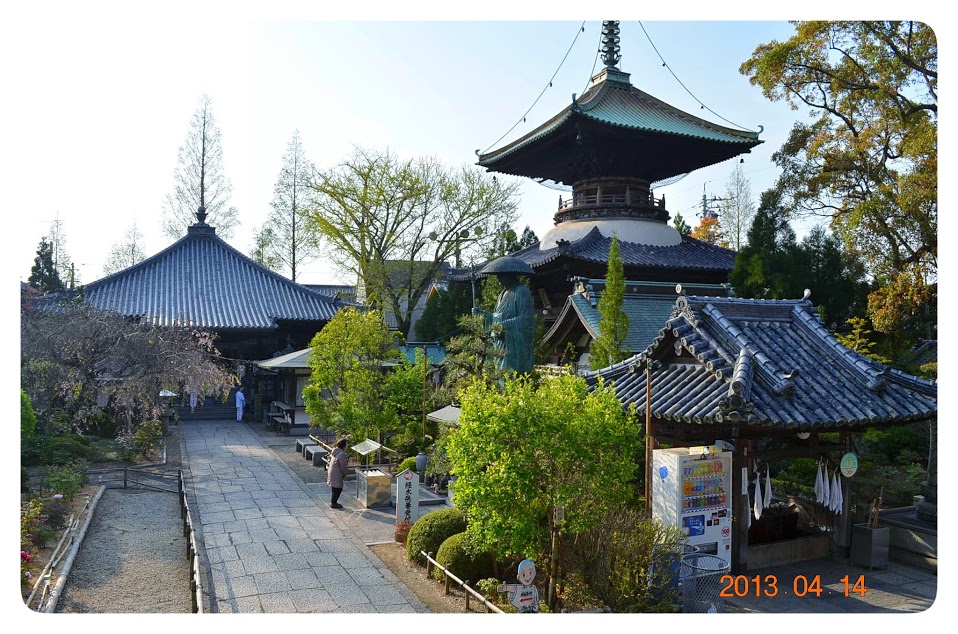 The Shikoku. No19. Pilgrimage site. 2013.April.14 .7:32 am.Early morning (四国遍路 Shikoku Henro) or Shikoku Junrei (四国巡礼) is a multi-site pilgrimage of 88 temples associated with the Buddhist. 四国八十八カ所　第十九番札所 橋池山 摩尼院 立江寺 所在地：徳島県小松島市立江町若松13